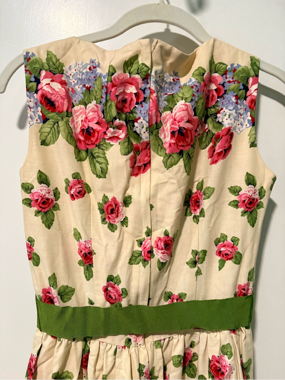 Victor Costa Cream Floral Dress with Pink Roses and Green Ribbon - Picture 10 of 13